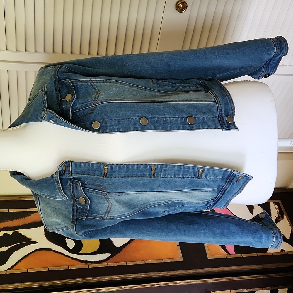 Gianni Bini Denim Jacket Blue Medium Silver Buttons Lightweight